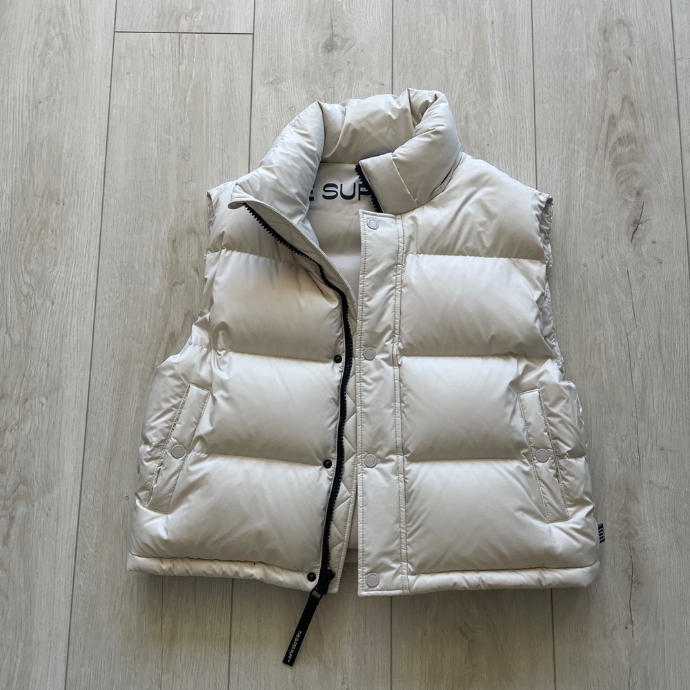 Aritzia Super World Super Puff Shorty Vest, size Small